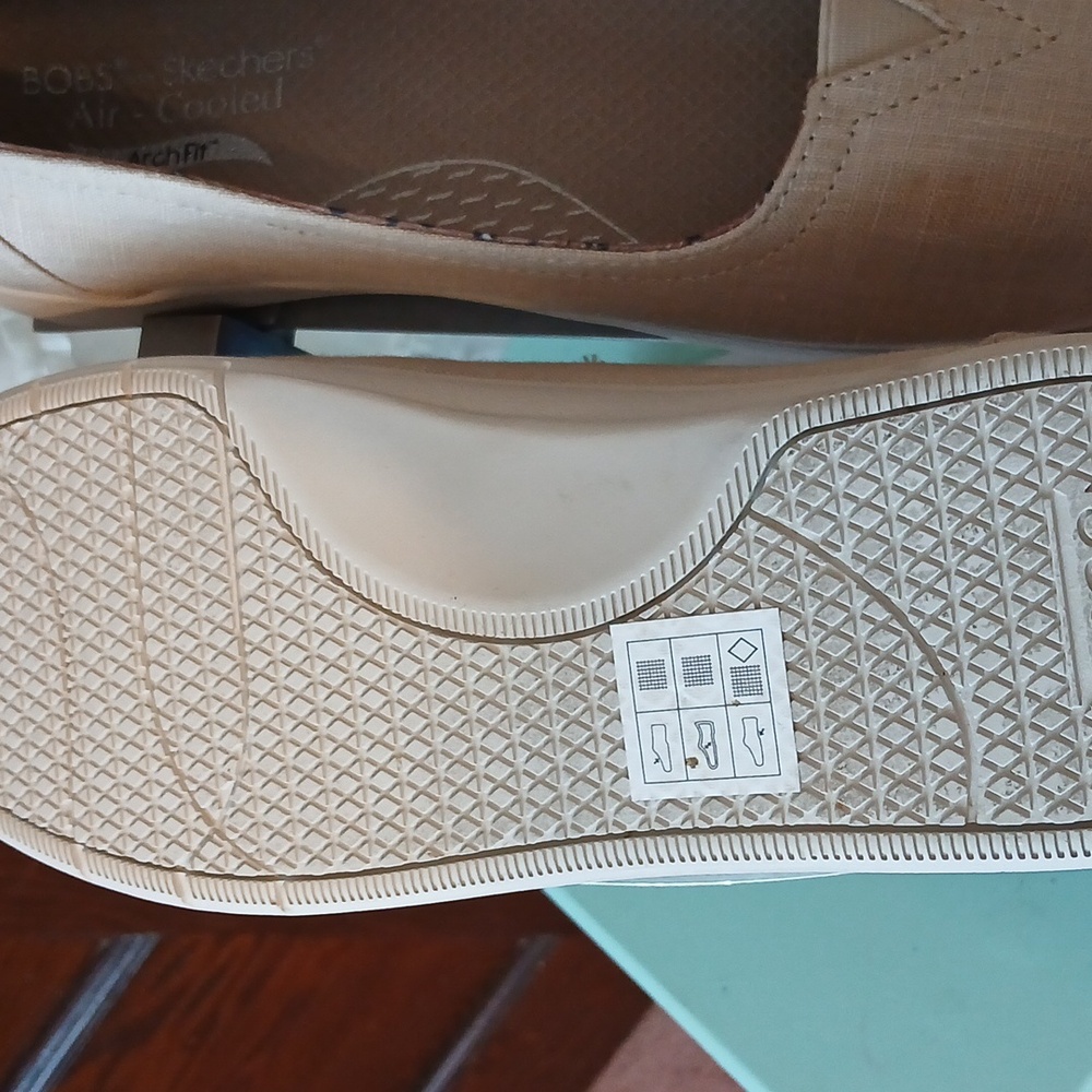 Bob's Skechers Air-cooled Arch Fit Size 8 1/2 - Picture 6 of 11